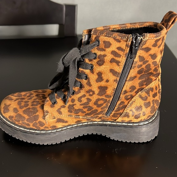 Madden Girl • Leopard Print Combat Boots • Size 7 - Picture 5 of 7